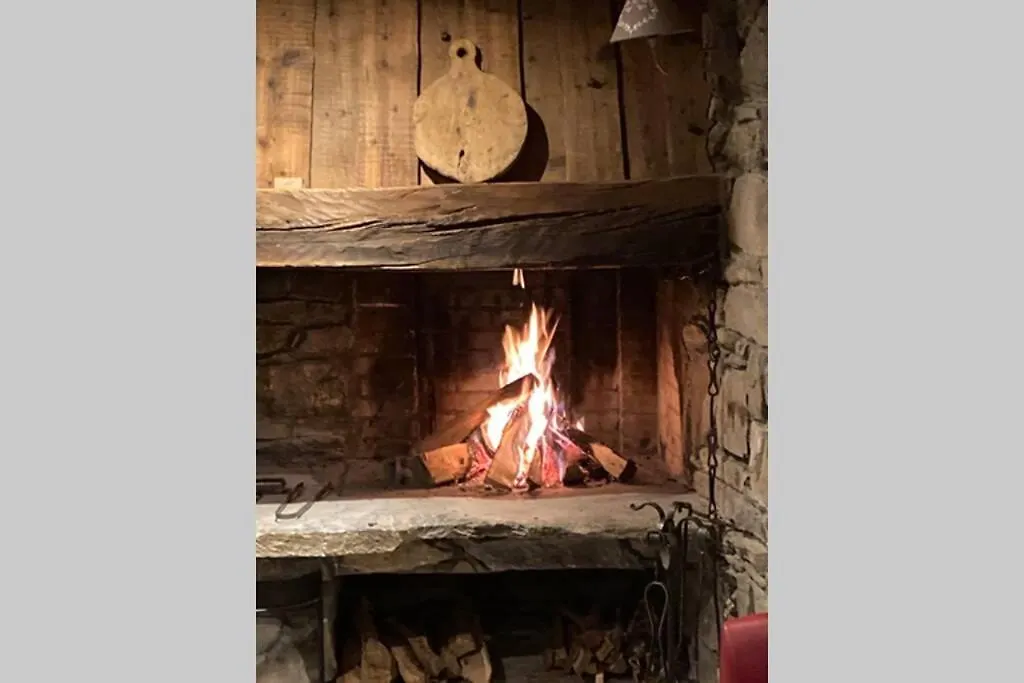 Paisible Chalet Montagne Avec Option Jacuzzi Seez France